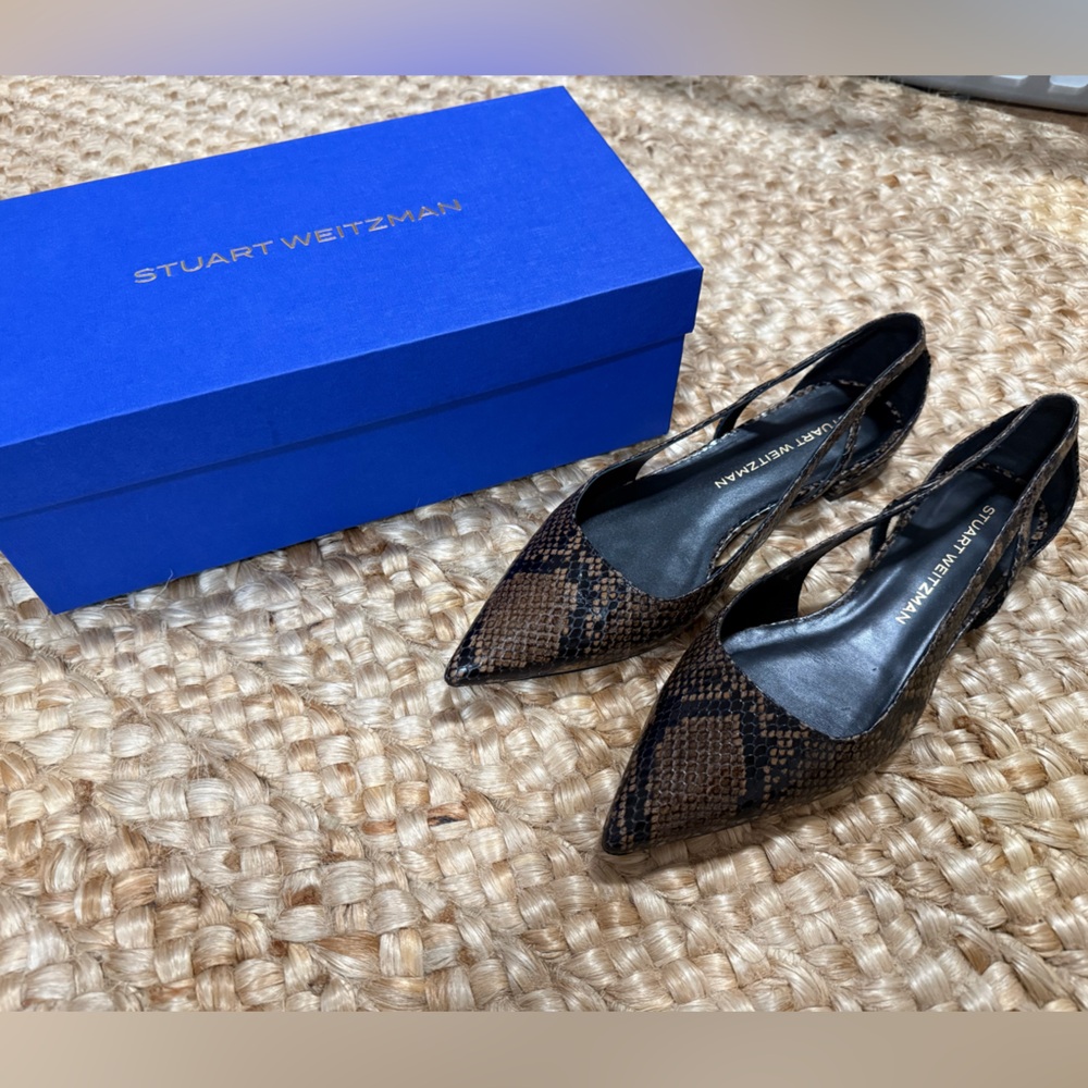Like new Stuart Weitzman Snakeskin Flats Sz 8.5